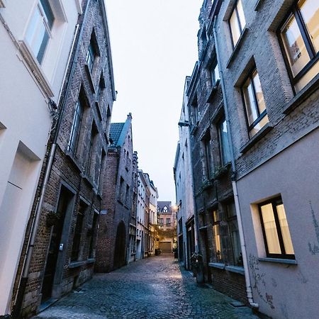 Вилла Huize 'De Moriaan' In Historic Center Антверпен Экстерьер фото