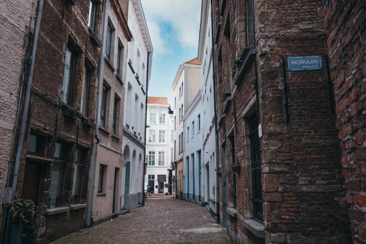 Вилла Huize 'De Moriaan' In Historic Center Антверпен Экстерьер фото